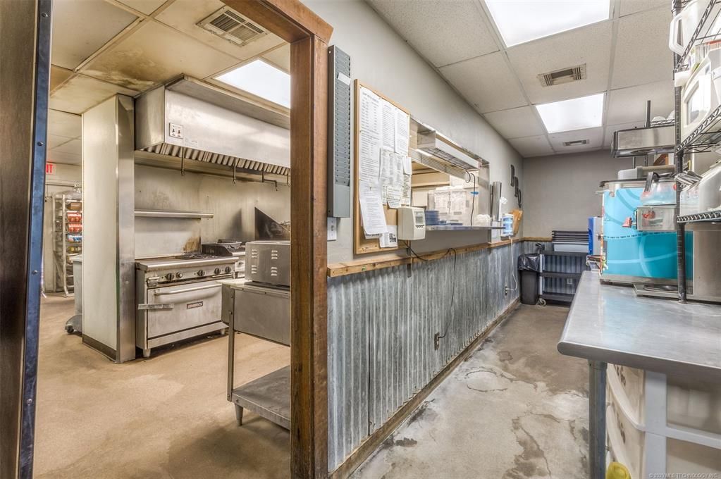 Runts BBQ: 1105 W Cherokee St, Wagoner, OK 74467